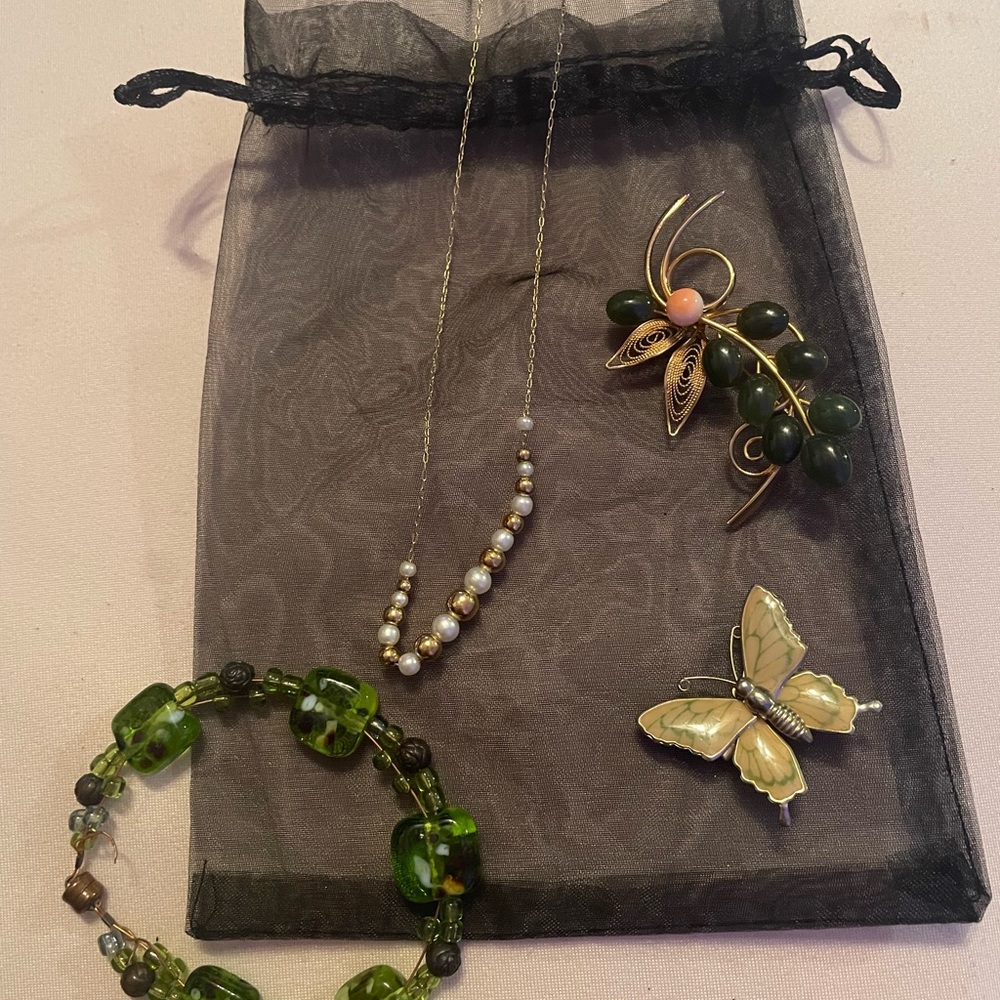 Elegant Green and Gold Jewelry Set